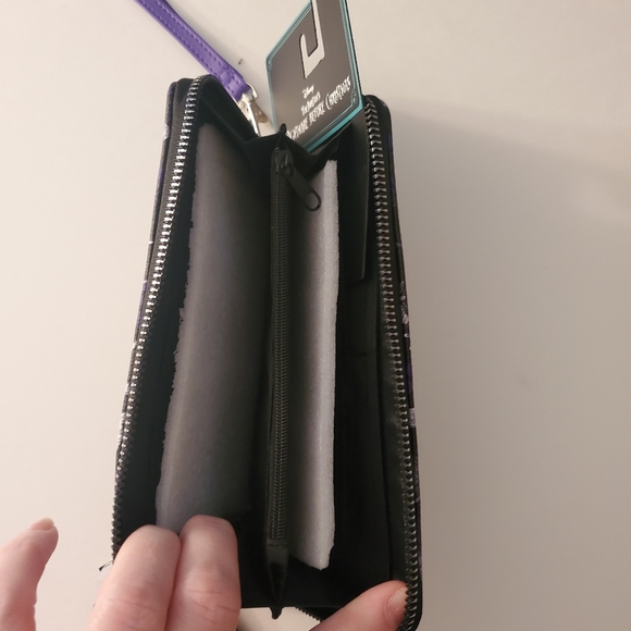 Disney Tim Burton's The Nightmare Before Christmas Sketch Tech Wallet - Picture 3 of 3